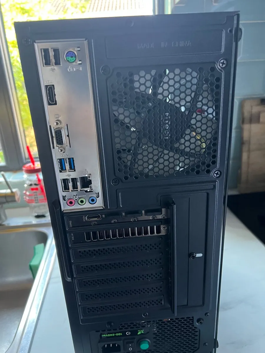 Gaming desktop good as new - Image 4
