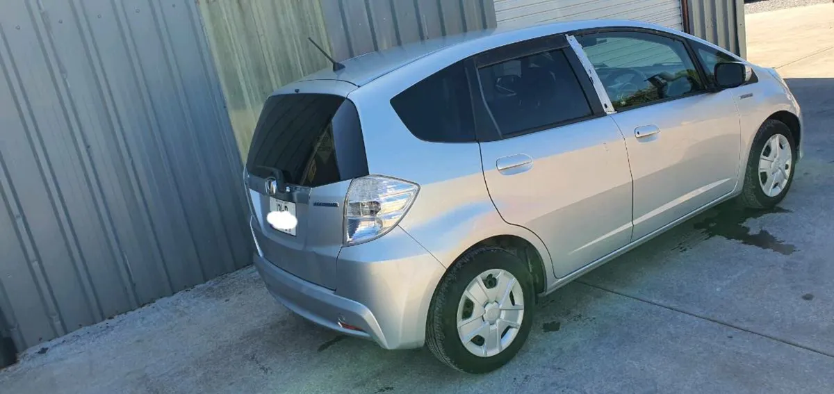 131 HONDA FIT HYBRID - Image 4