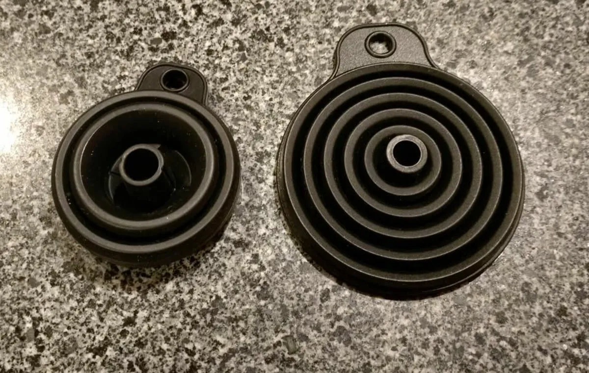 1 SMALL RUBBER FUNNEL (BRAND NEW). - Image 2