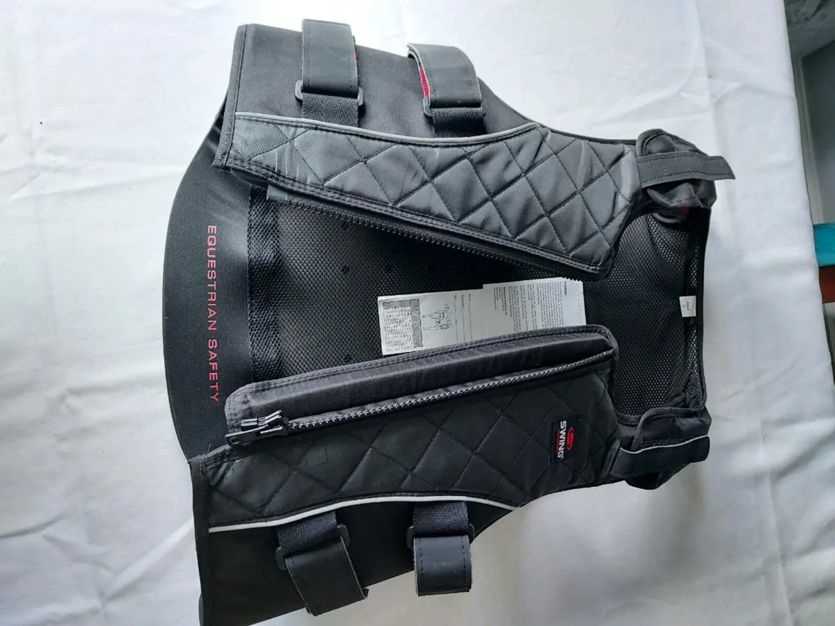 Horse riding back protector, boots, leggings & top - Image 4