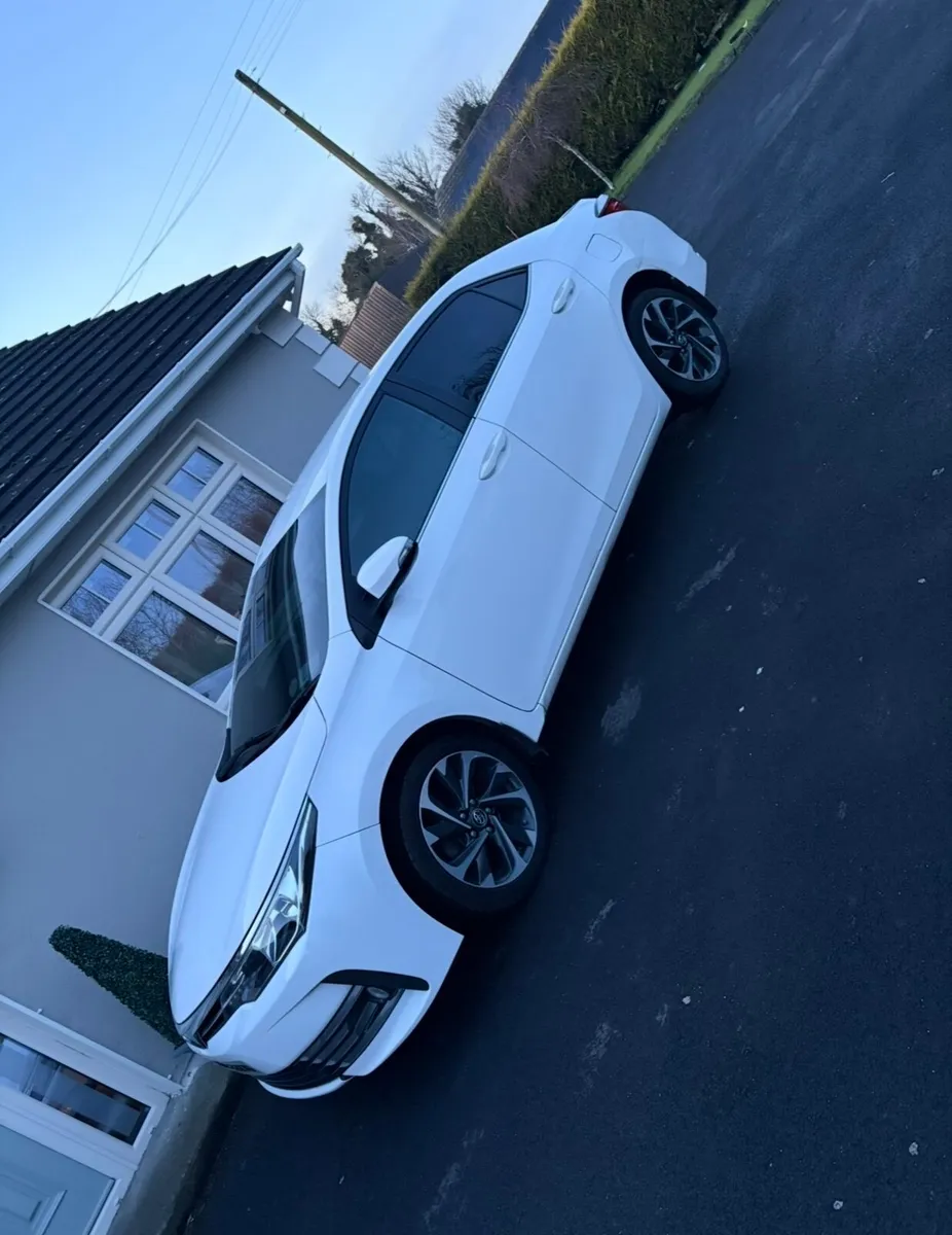 Toyota Corolla - Image 2