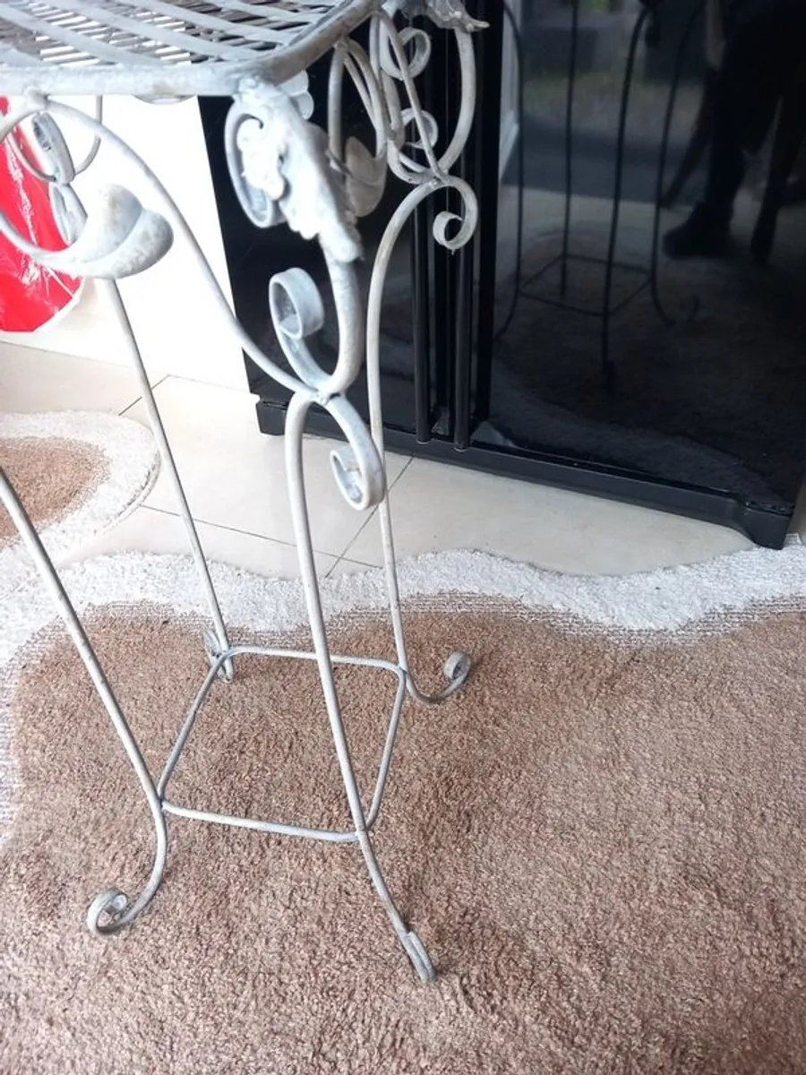 occasional iron table - Image 2