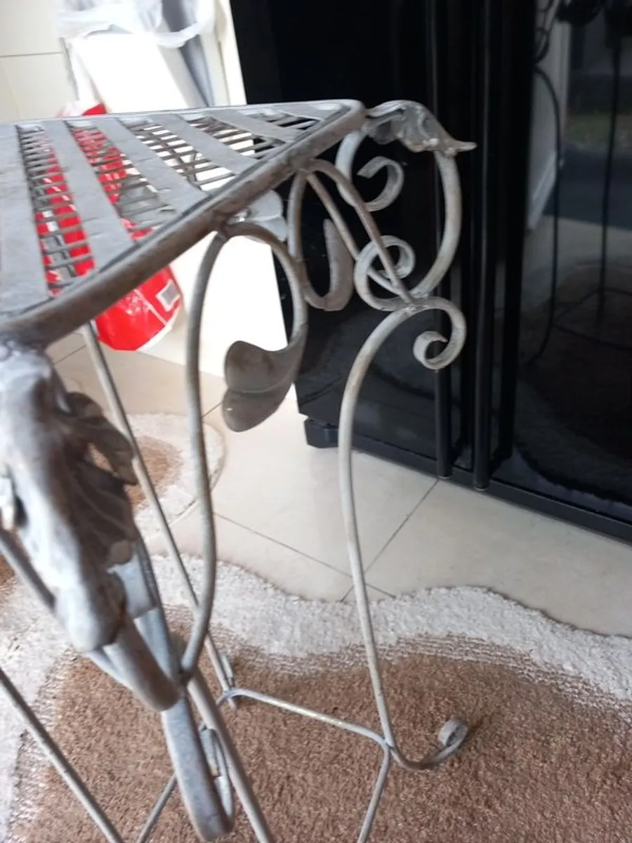 occasional iron table - Image 3