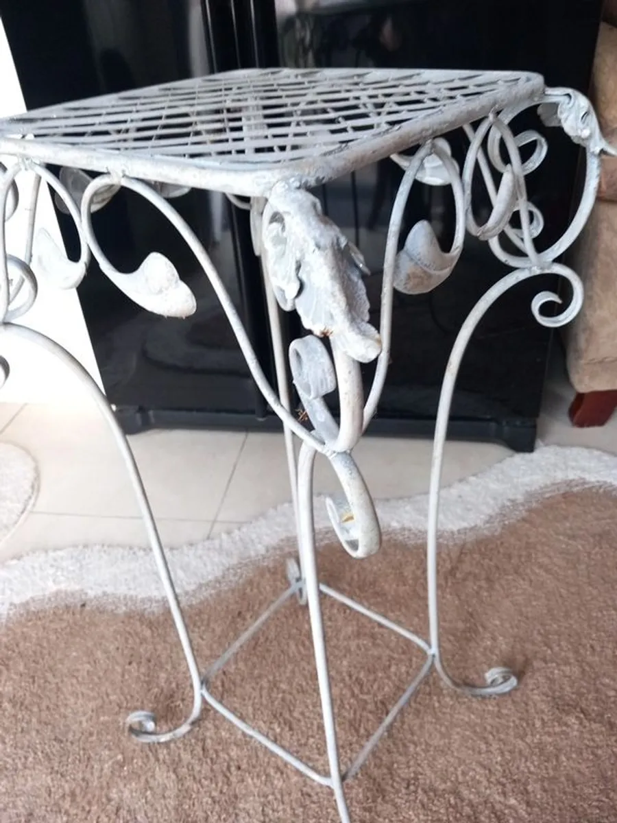 occasional iron table - Image 4