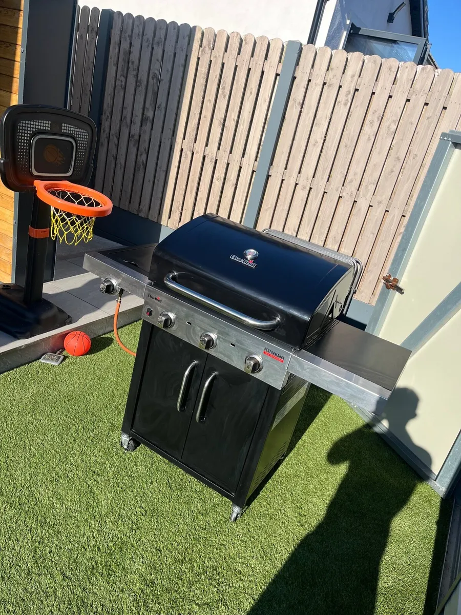 Charbroil Gas BBQ - Image 1