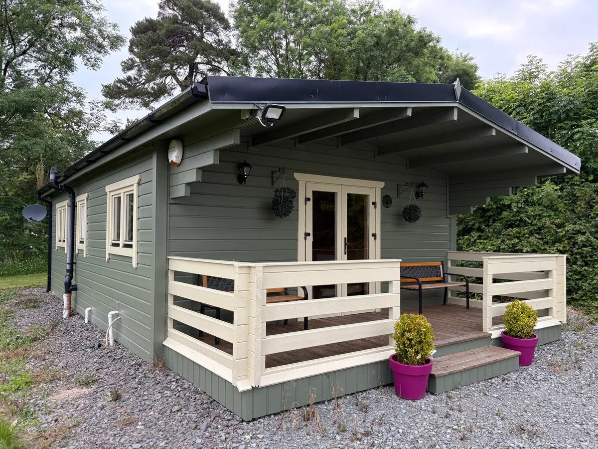 Log Cabin - Image 1