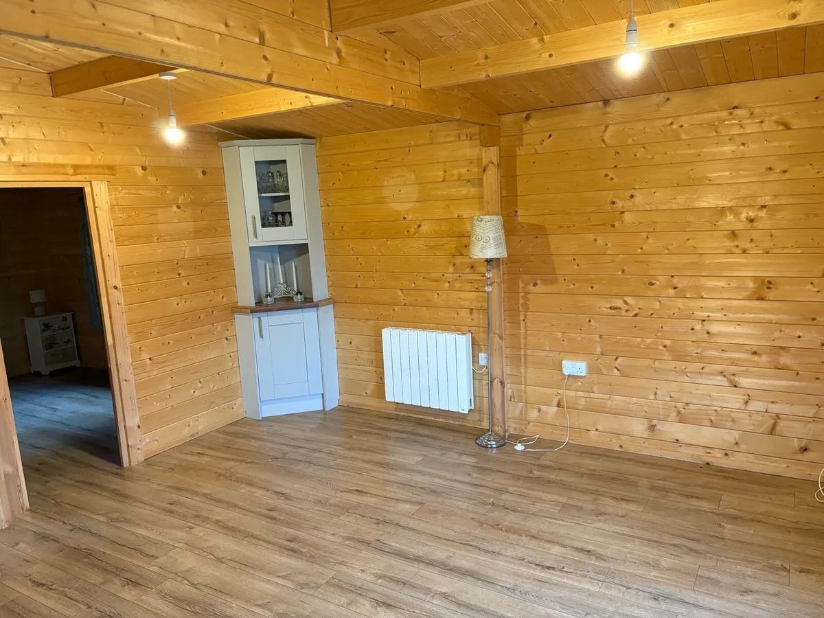 Log Cabin - Image 4