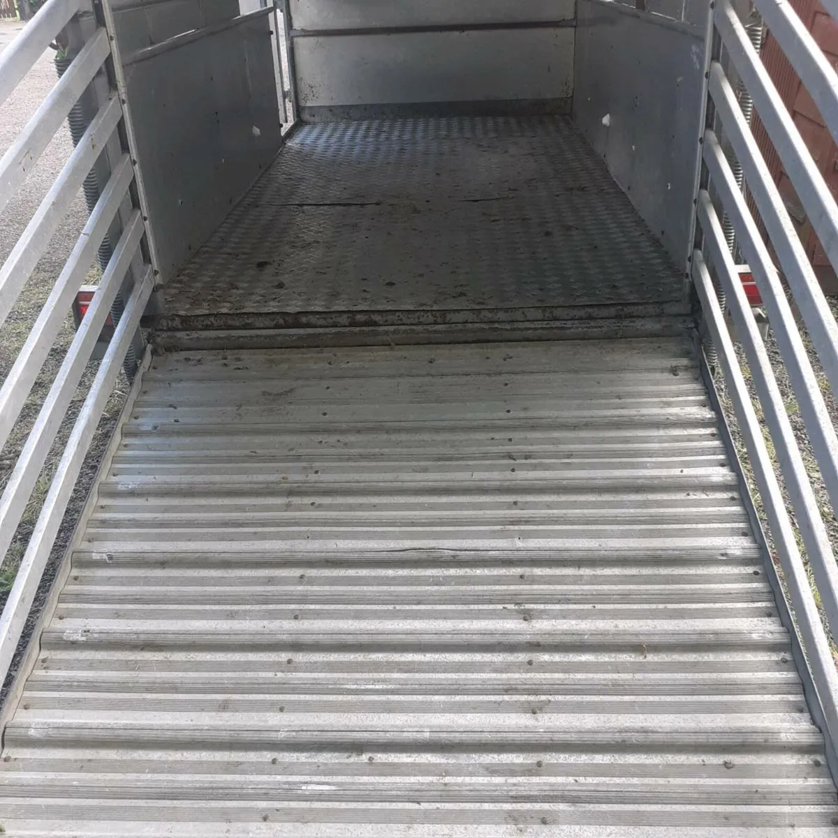 cattle trailer - Image 1
