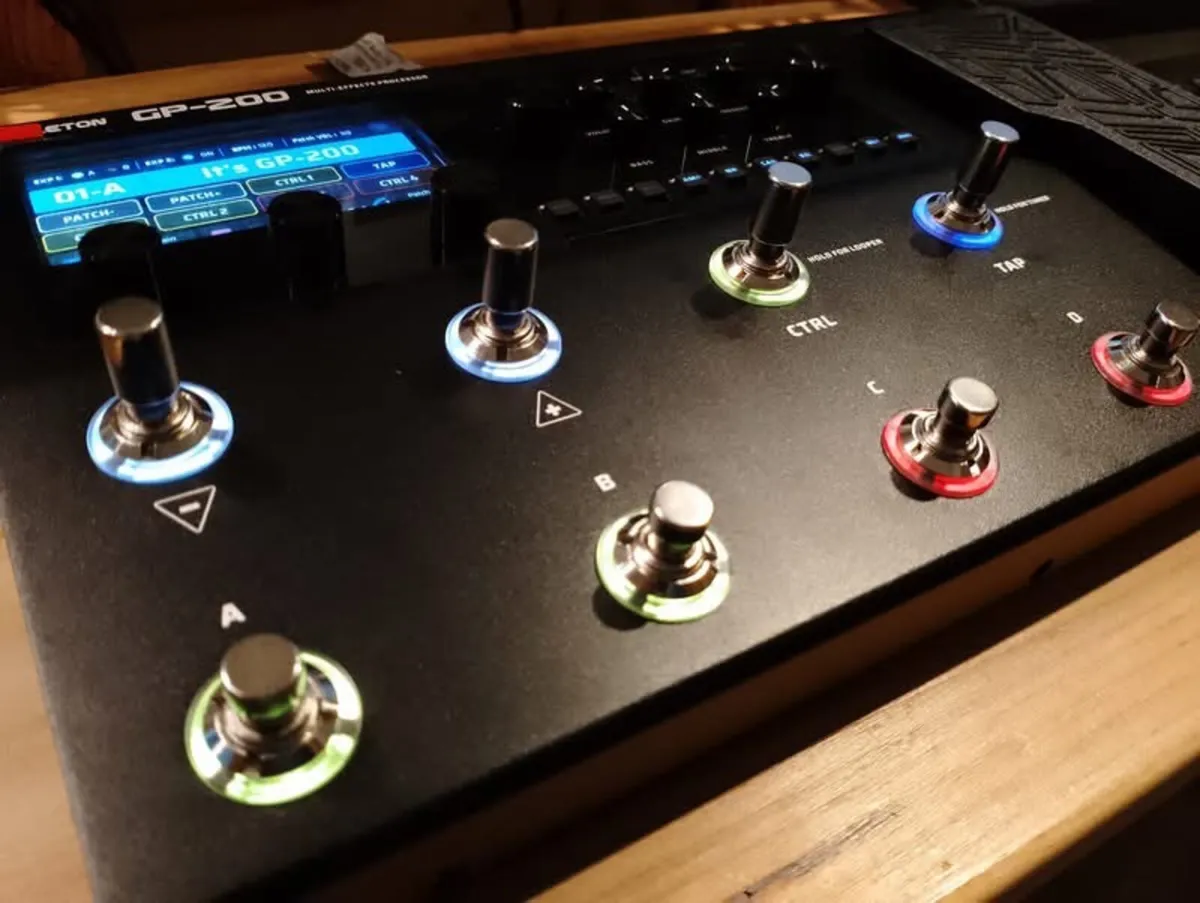 Valeton GP 200 Guitar Multi Effects Processor - Image 2