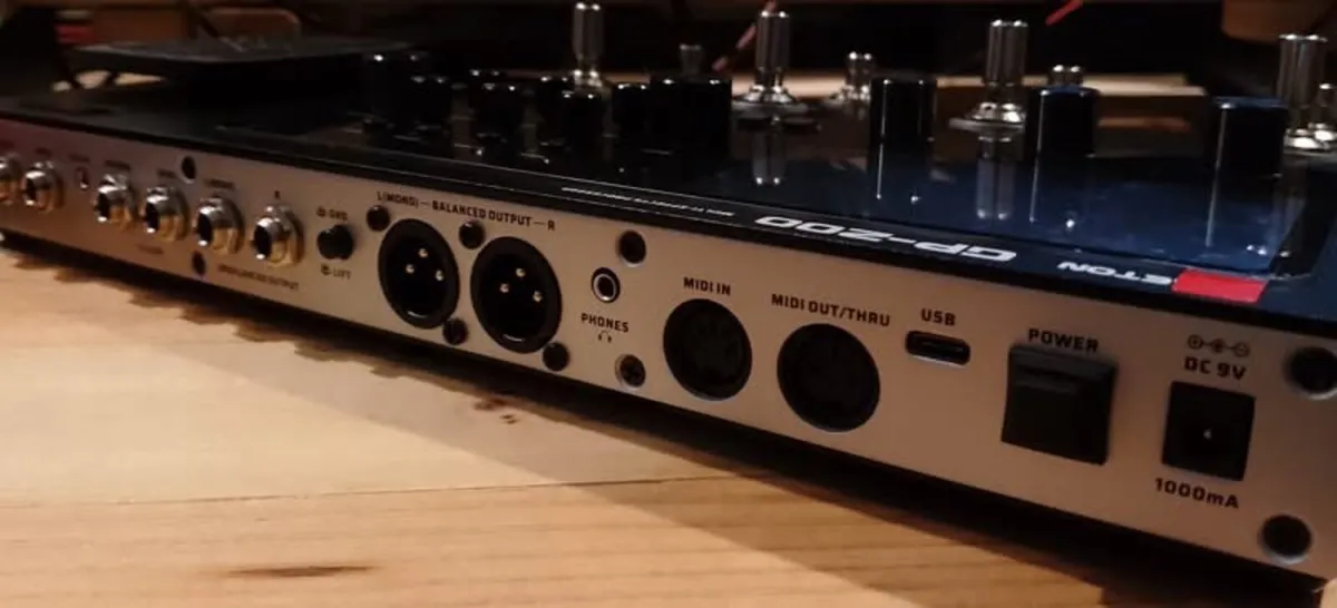 Valeton GP 200 Guitar Multi Effects Processor - Image 3