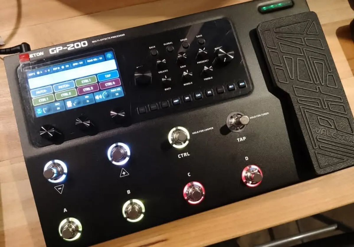 Valeton GP 200 Guitar Multi Effects Processor - Image 4