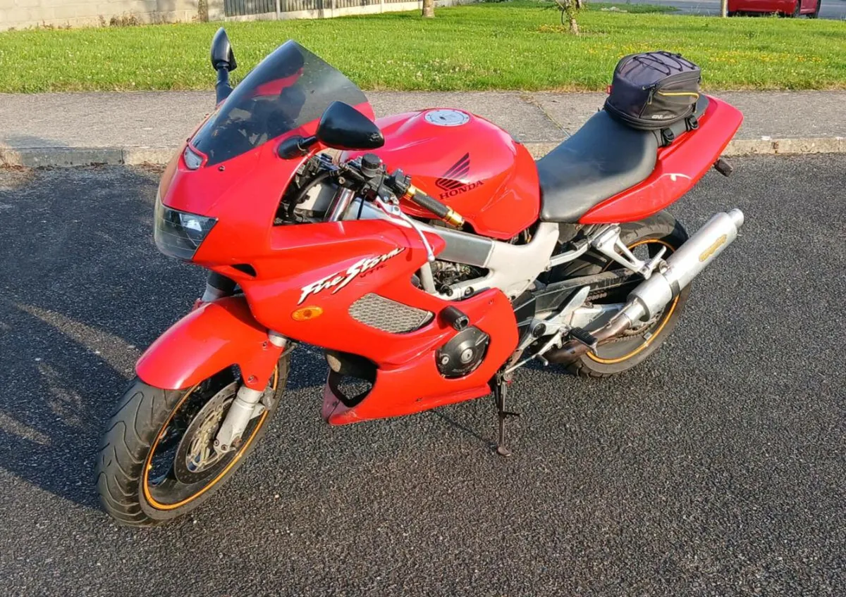 Honda VTR 1000 - Image 1