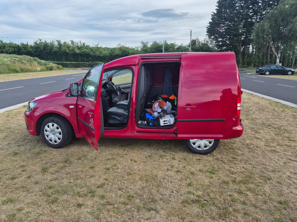 Volkswagen Caddy 2013 - Image 2