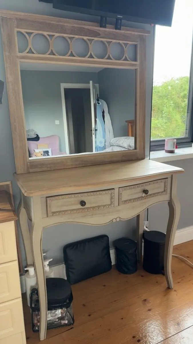 Dressing table and mirror - Image 1