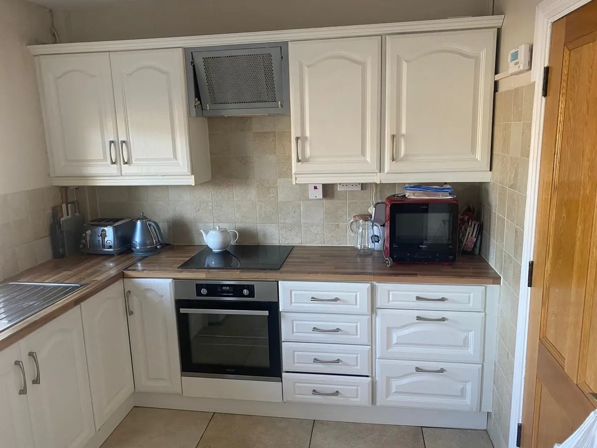 Kitchen units - Image 1