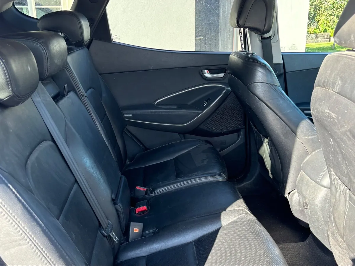 Hyundai Santa Fe 2014 - Image 2