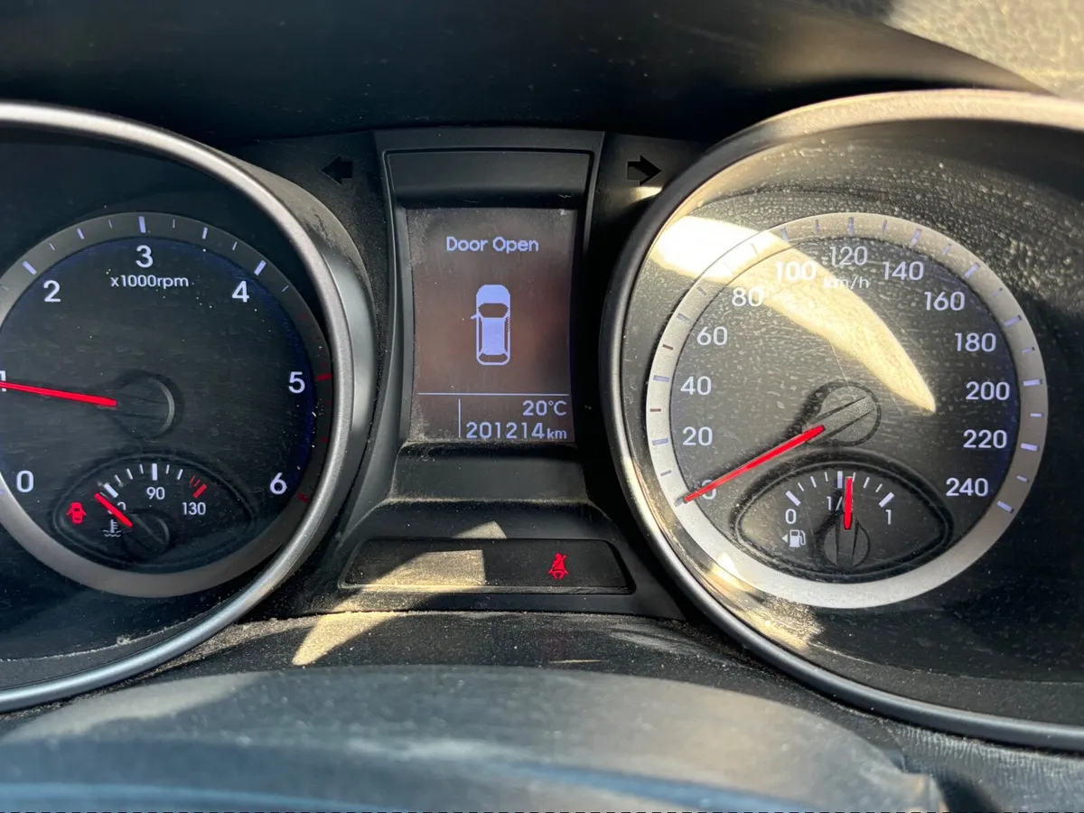 Hyundai Santa Fe 2014 - Image 4