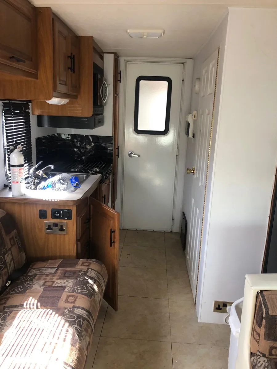 Camper - Image 2