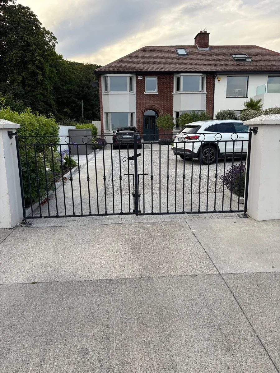 Entrance gate - Image 1