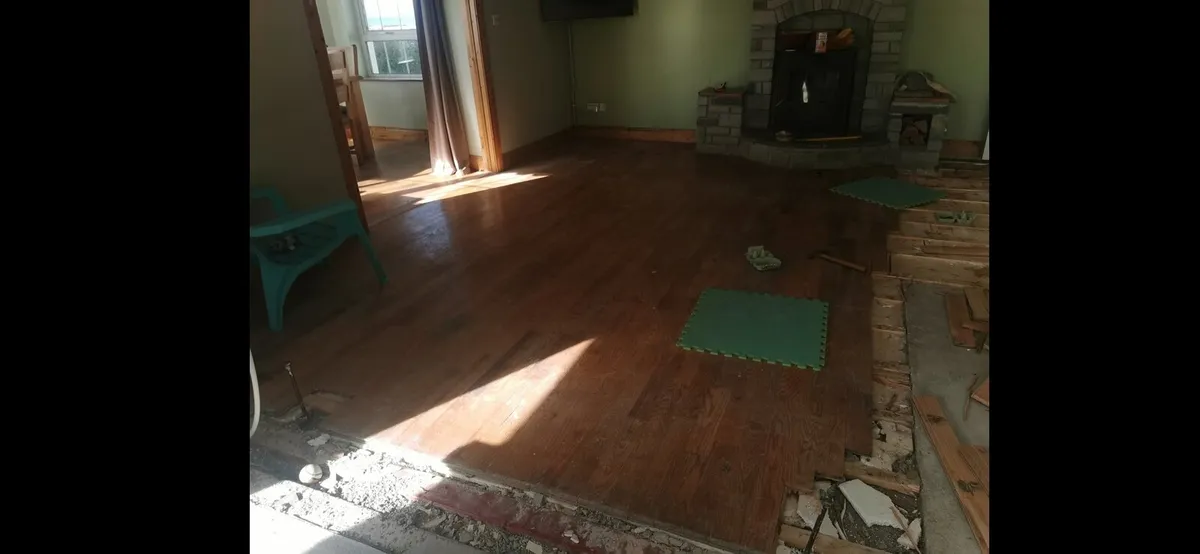 Oak flooring - Image 1