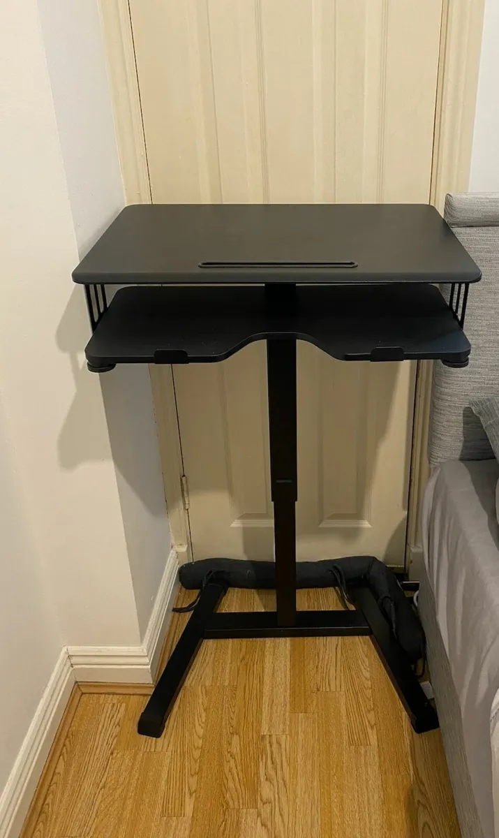 Standing desk - Image 1