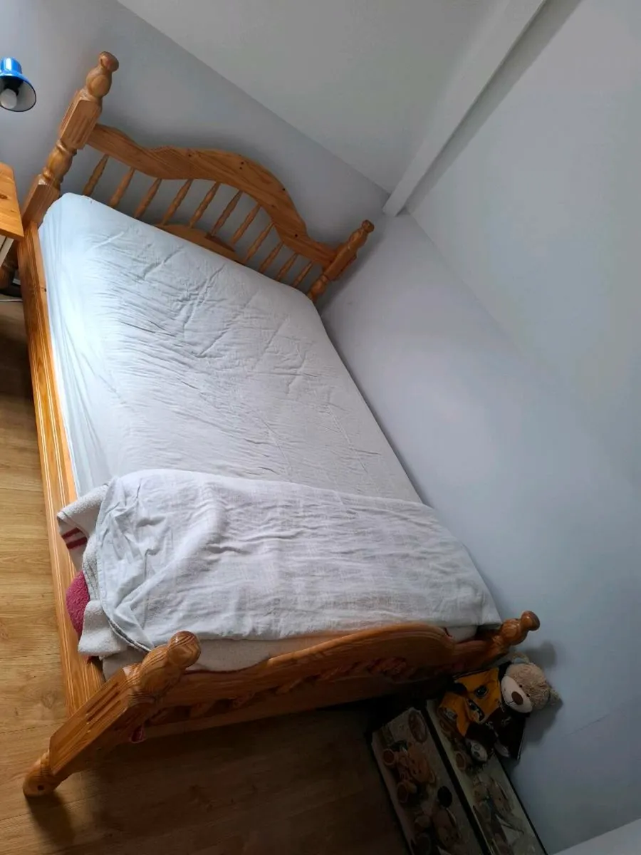 5ft 6in bed - Image 1