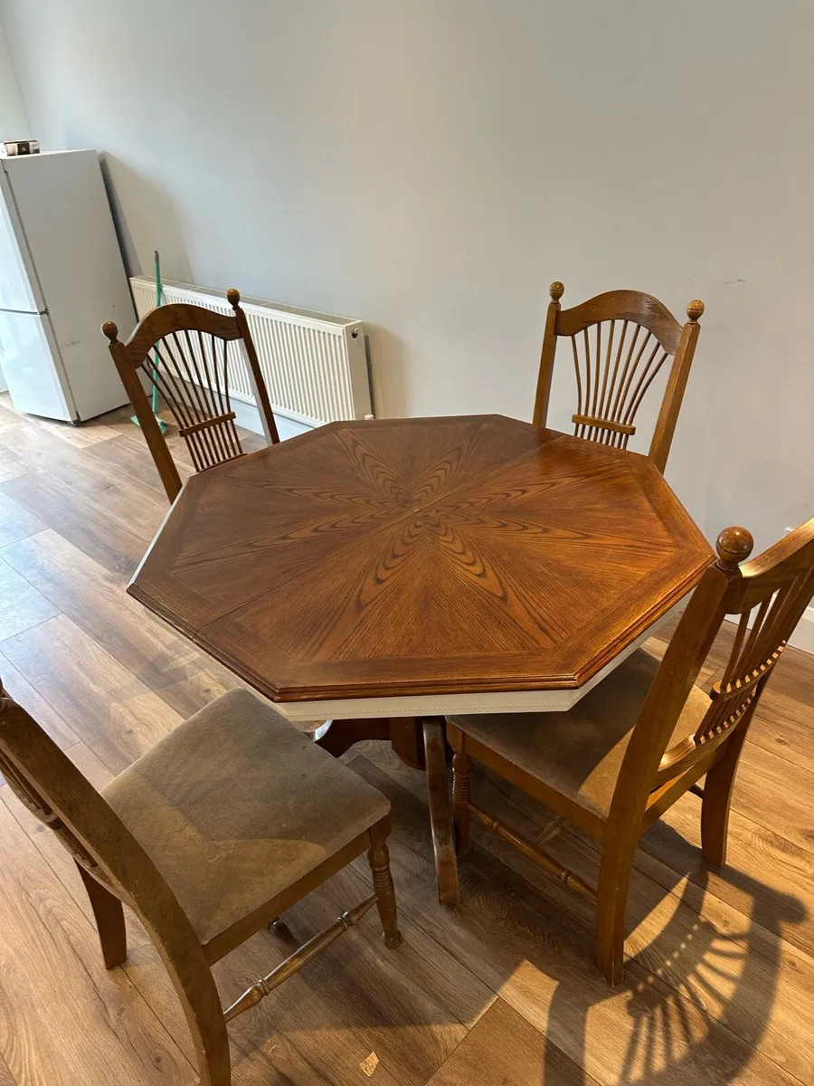 Dining room table - Image 1