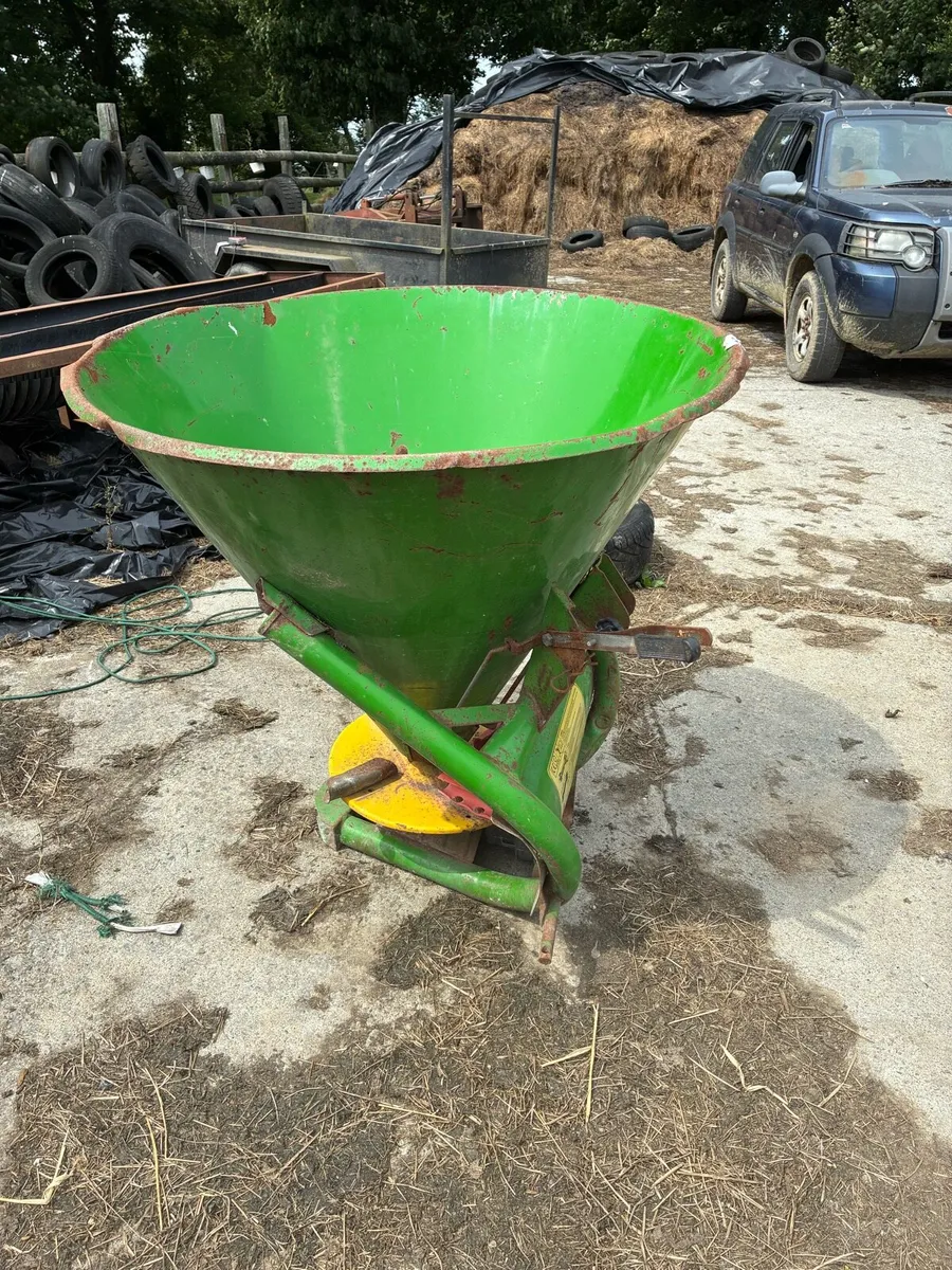 Fertilizer spreader - Image 2