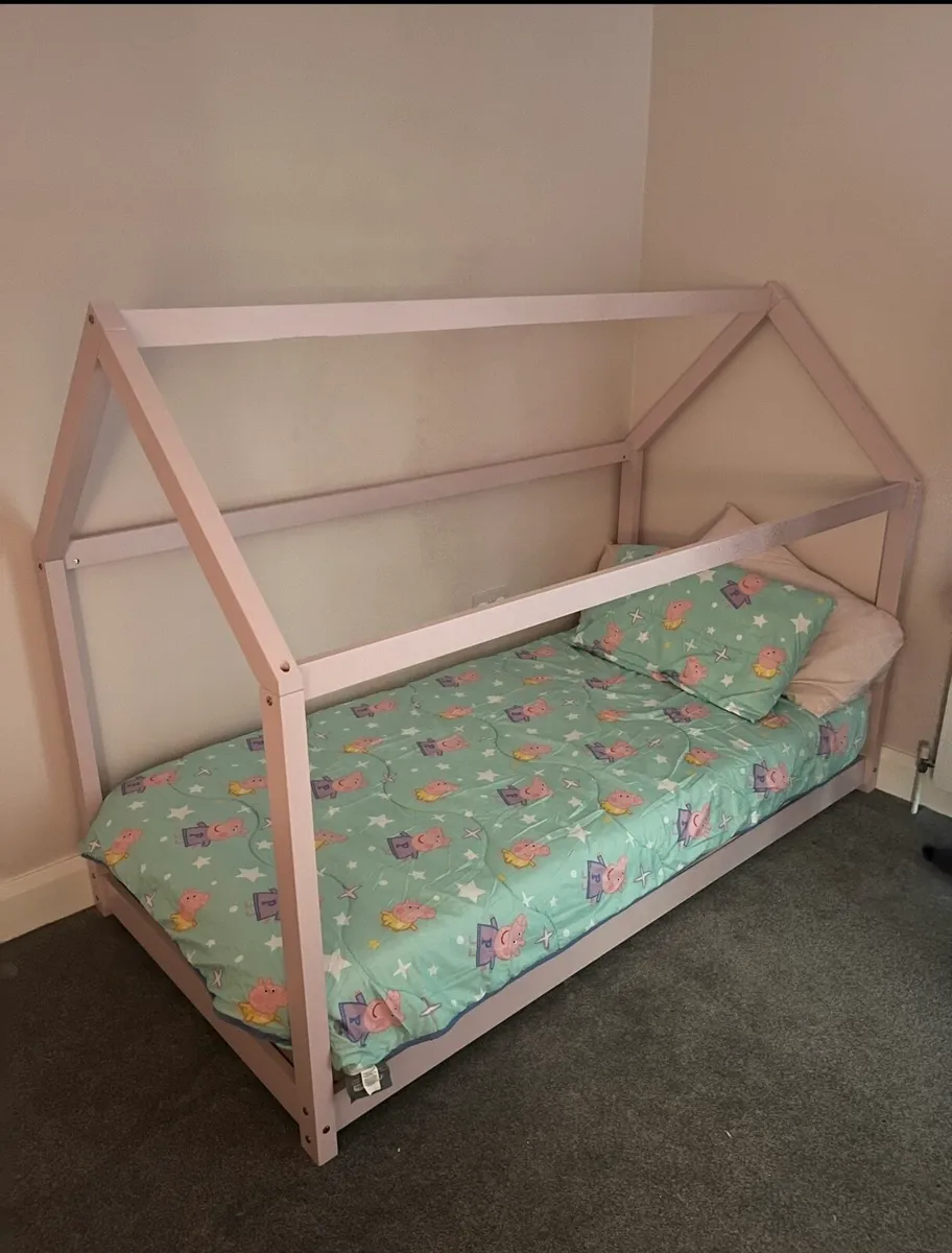 Montessori house bed - Image 1