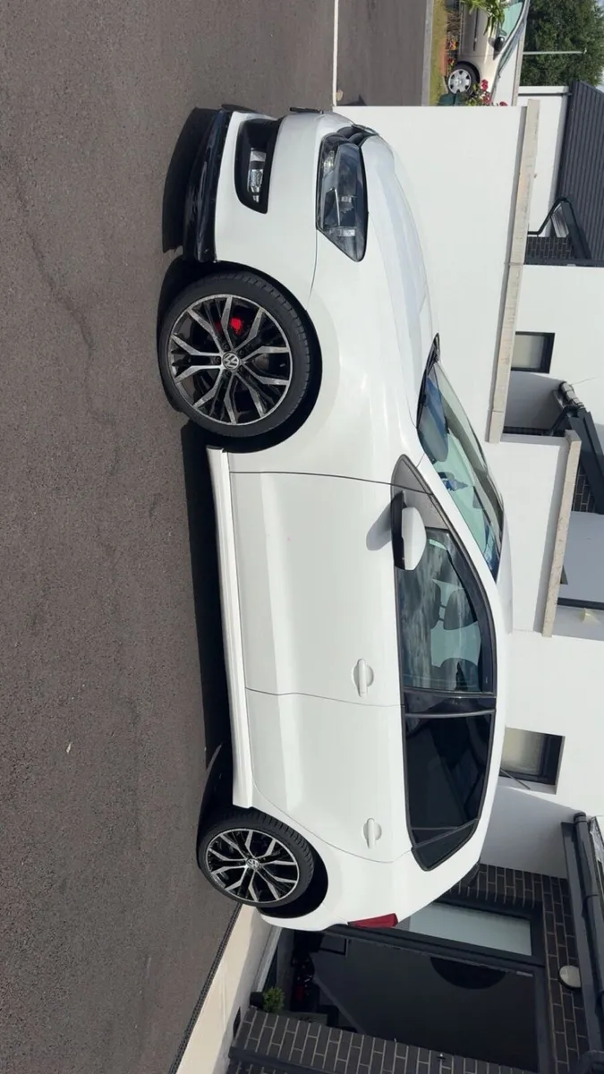 White Volkswagen Polo - Image 4
