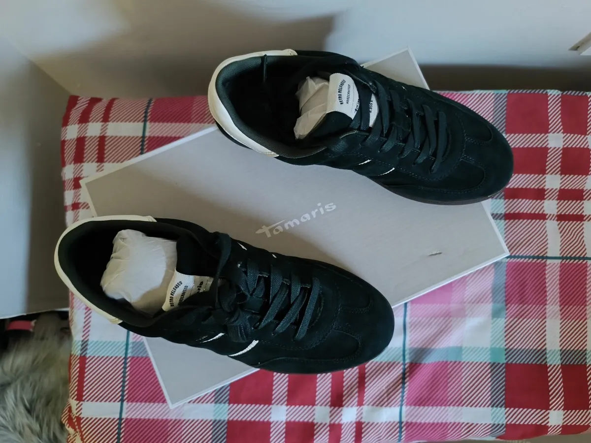Runners - Image 1