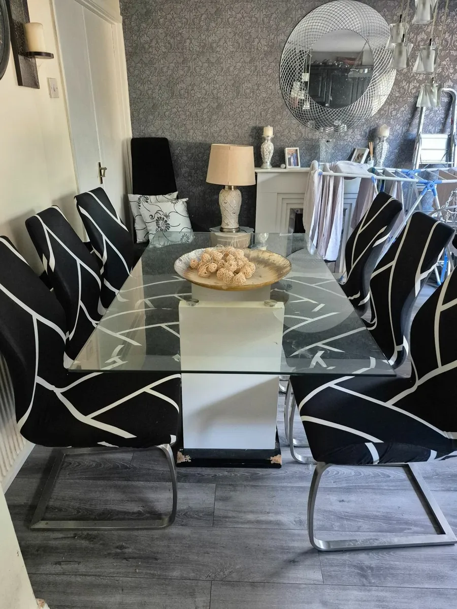 Free table and chairs - Image 2