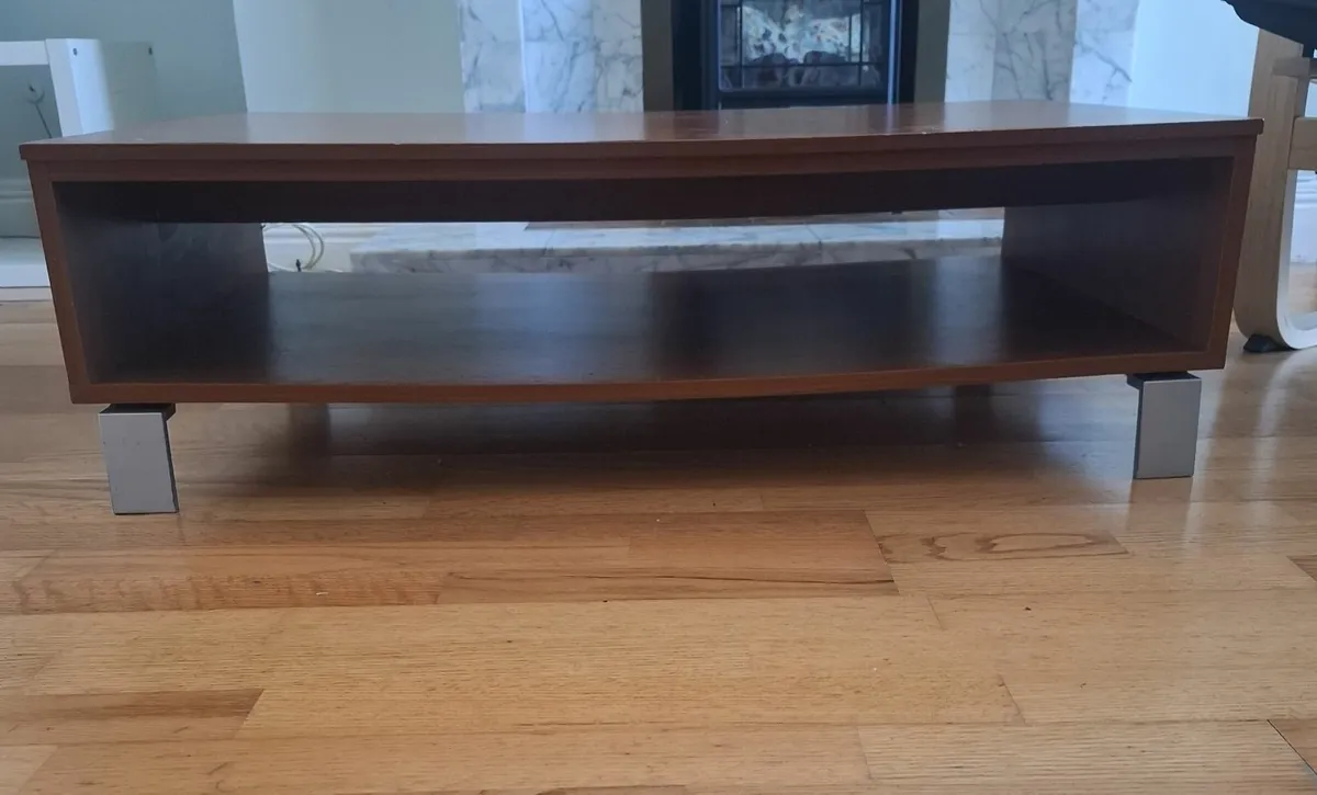 Low-style coffee table - Image 2