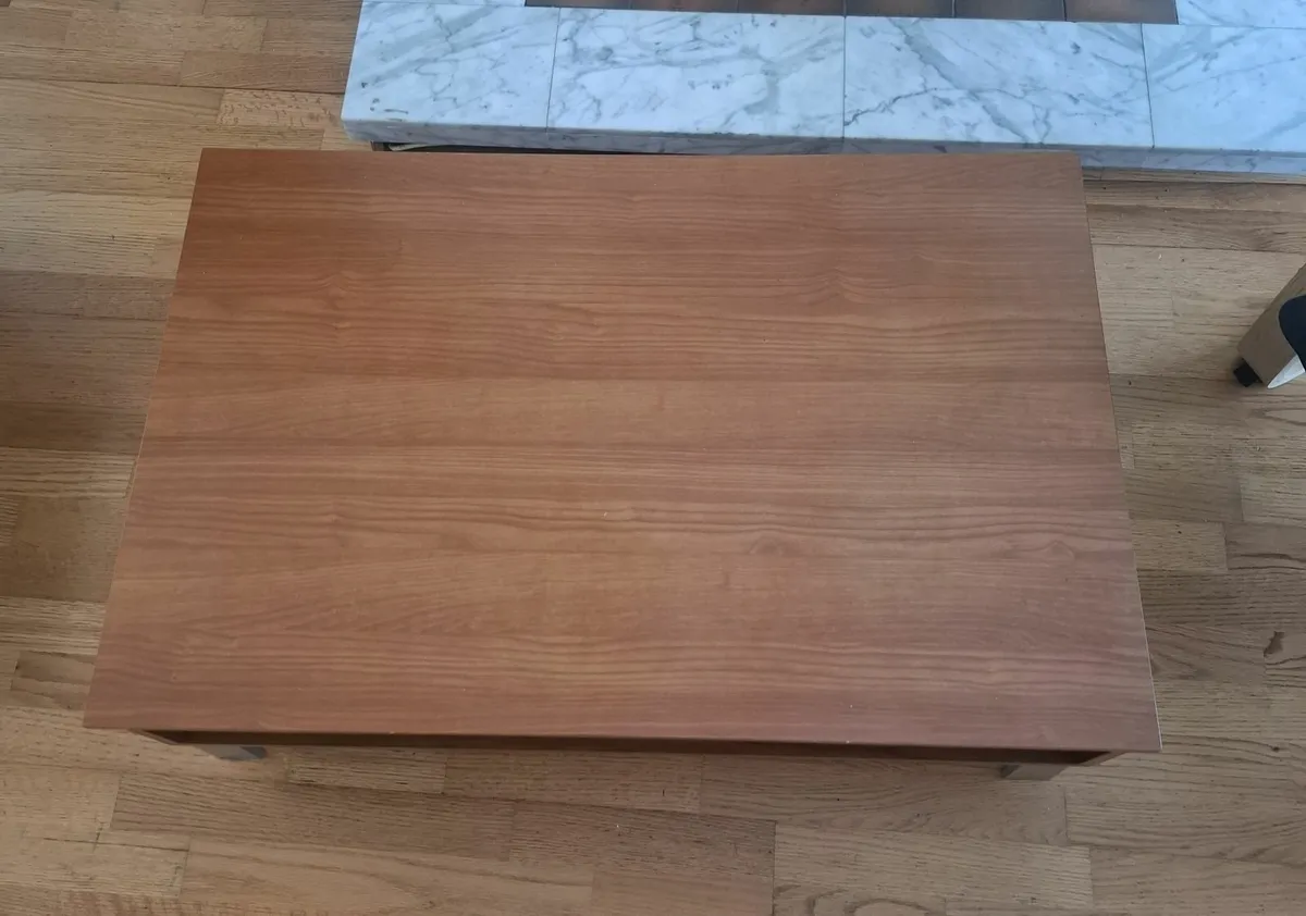 Low-style coffee table - Image 3