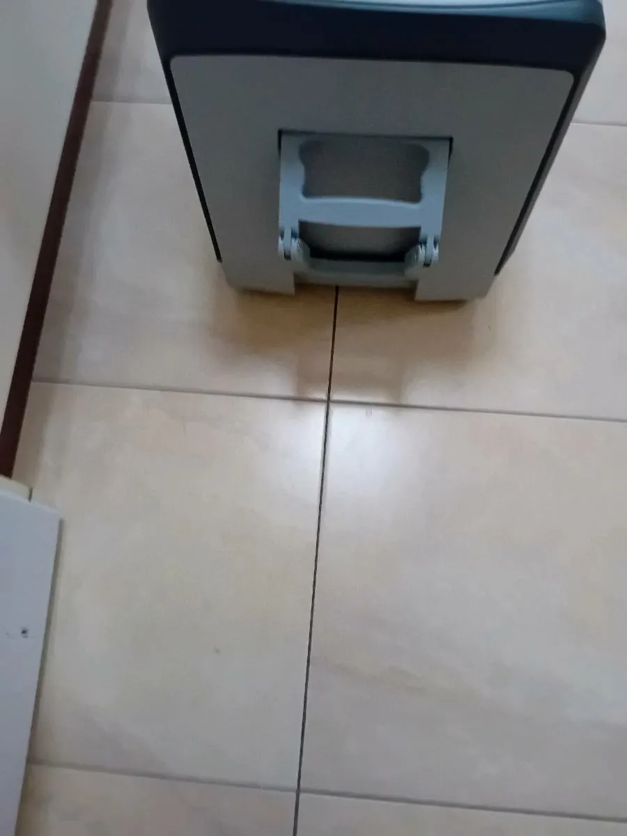 COOL BOX ELECTRIC & 12 V AS NEW - Image 2