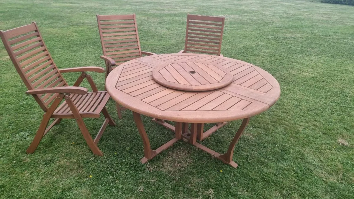 Garden table and 6 chairs - Image 4