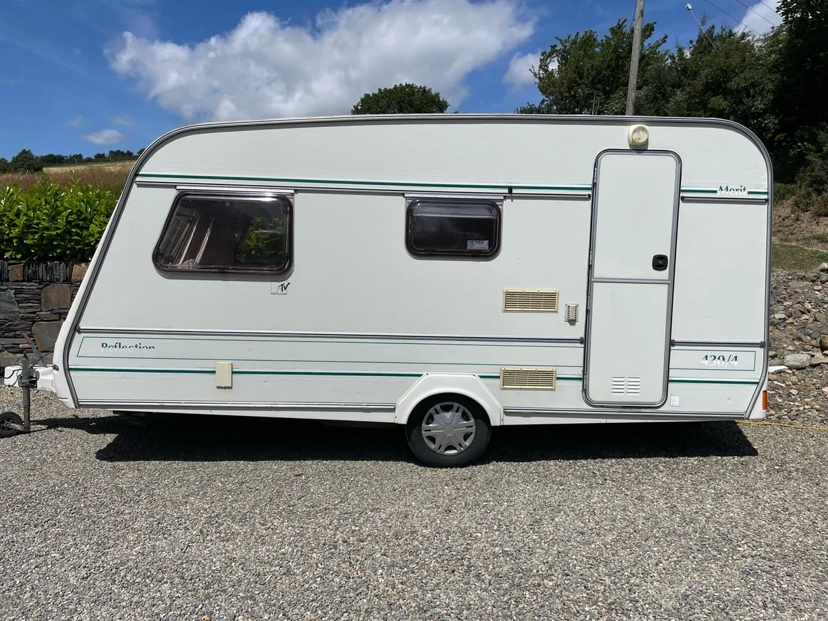 Compass Reflection caravan - Image 1