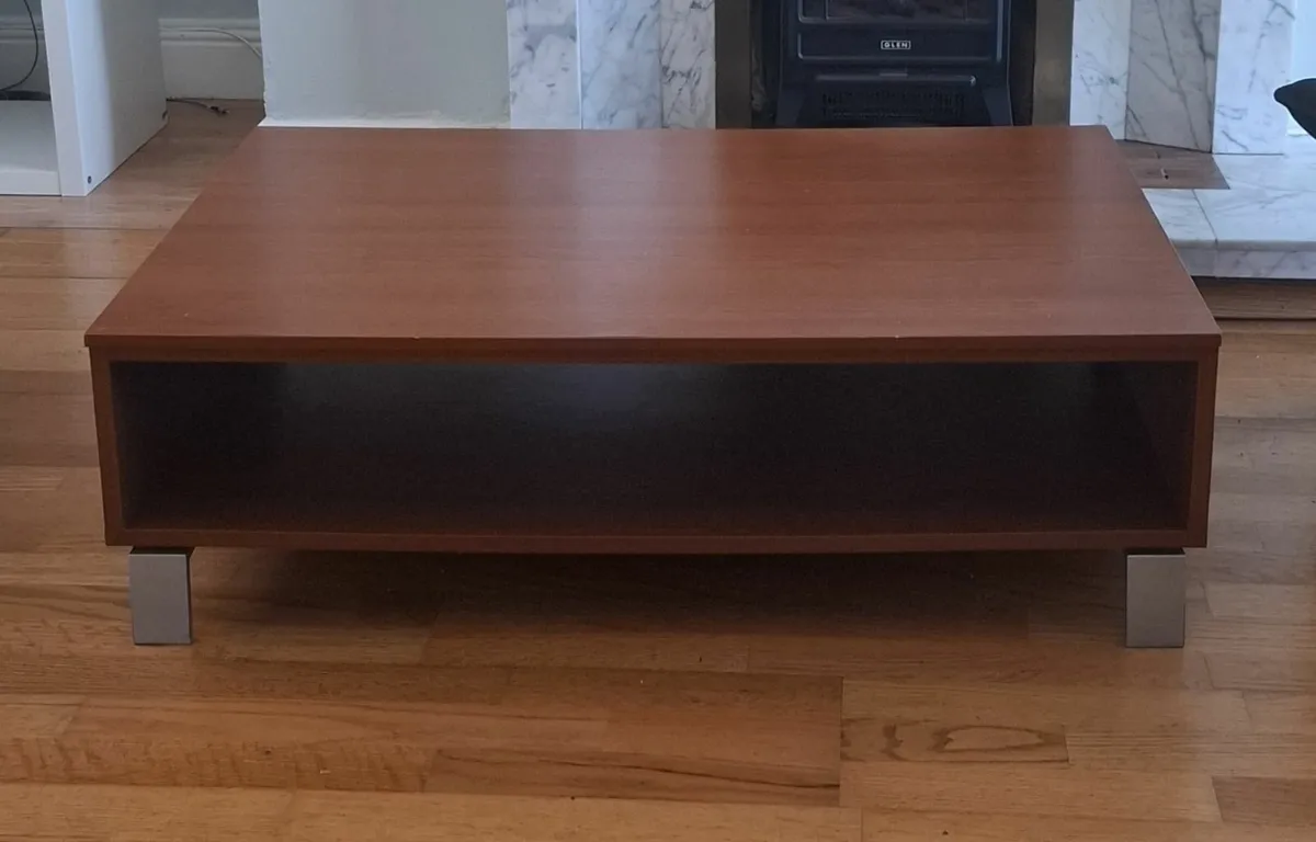 Low-style coffee table - Image 1