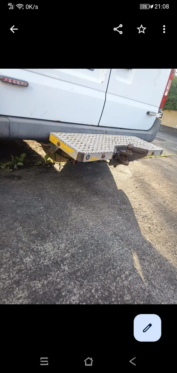 Rear step (footboard) with hitch