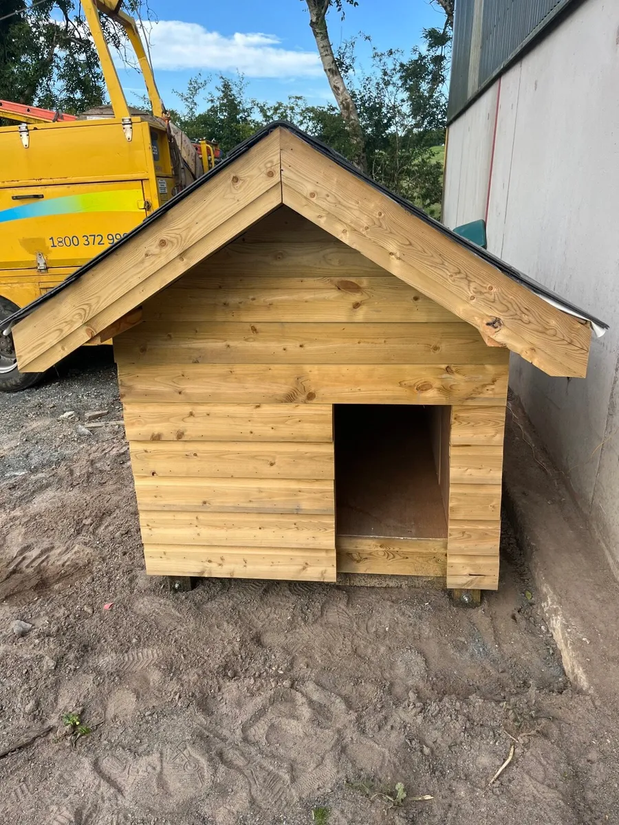 Handcrafted bespoke dog house - Image 1