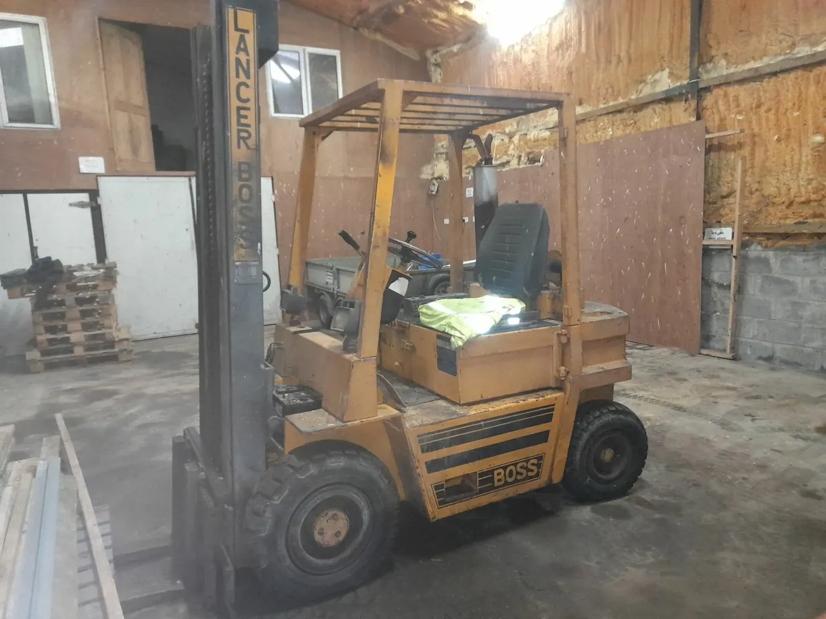 Forklift - Image 4