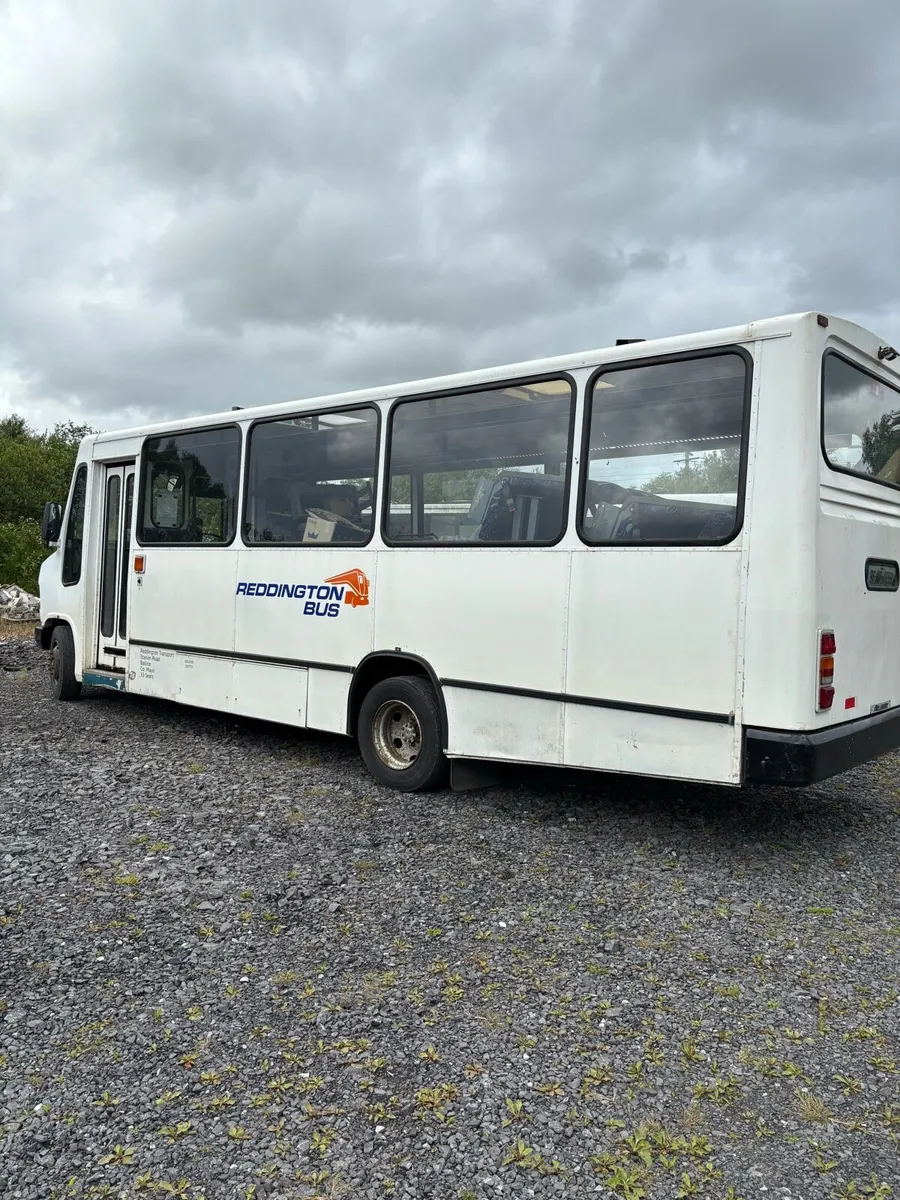Coach and buses - Image 3