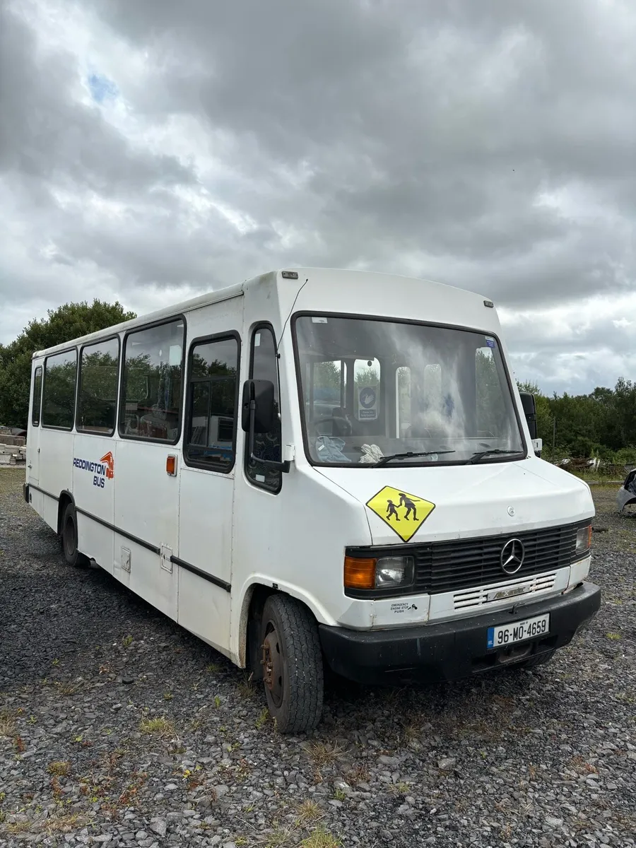 Coach and buses - Image 4
