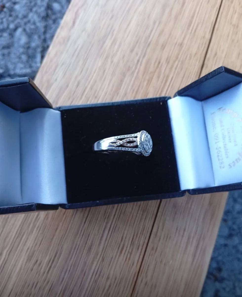 Engagement ring - Image 2