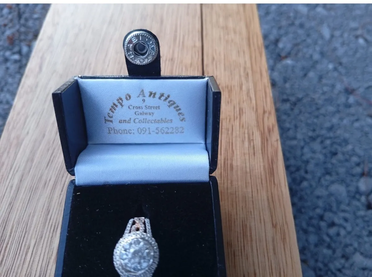 Engagement ring - Image 4