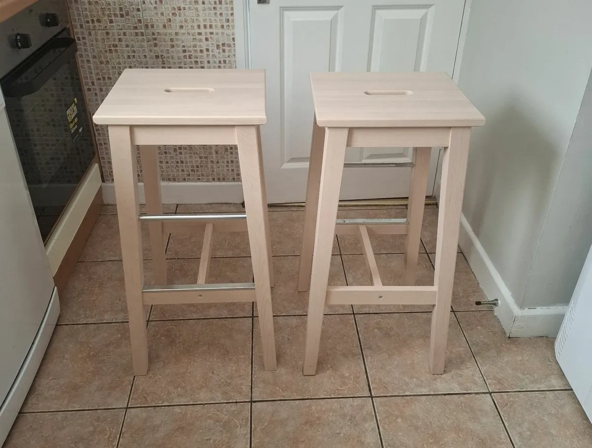 High- Breakfast stools