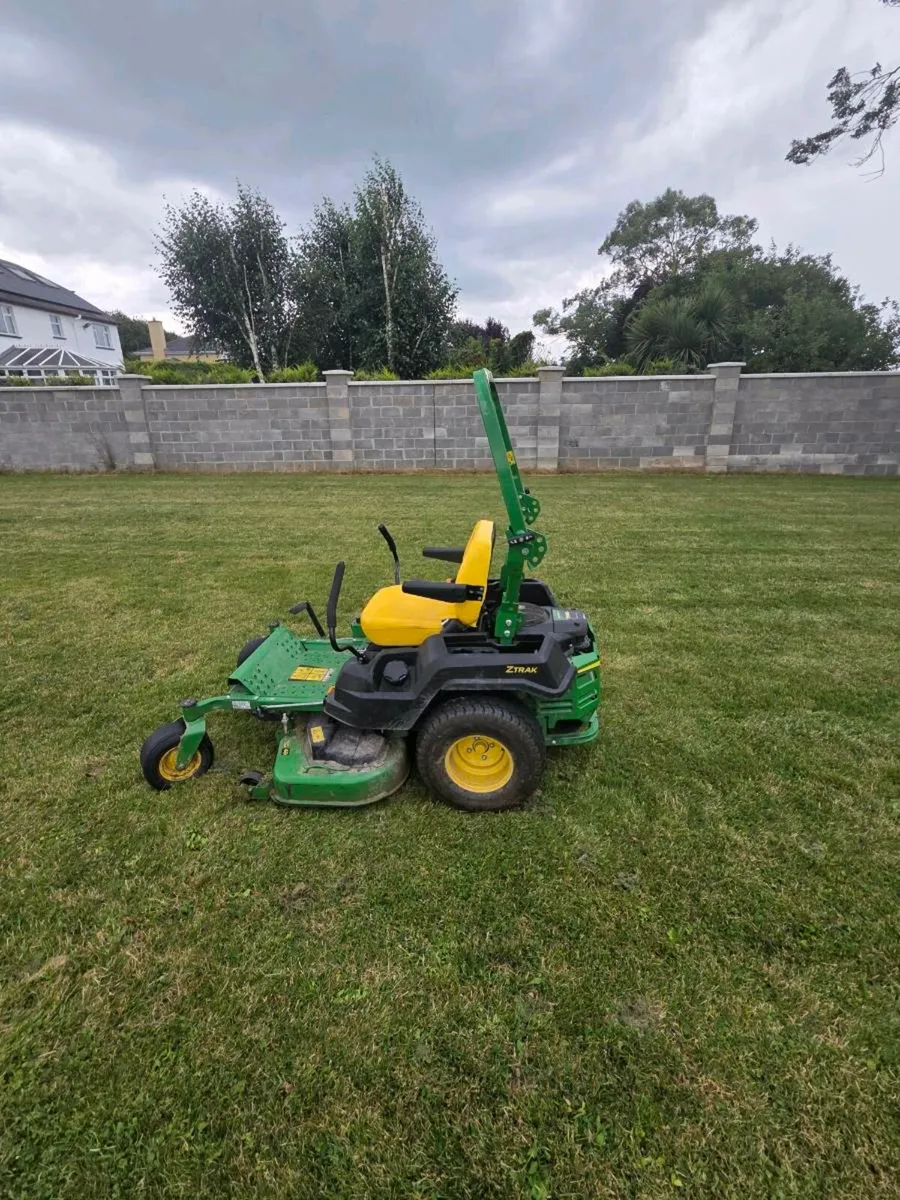 John Deere Z515E zero turn mower - Image 1