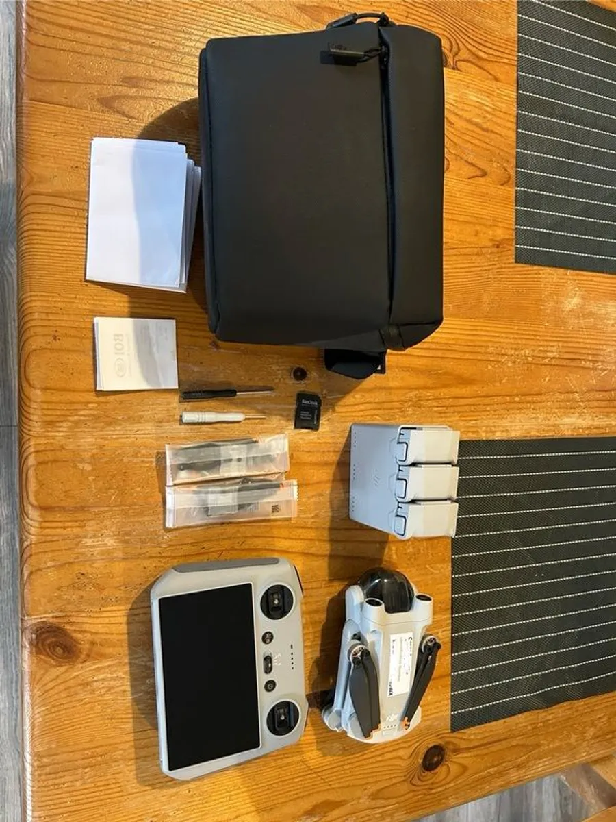 Drone DJI Mini 3 pro + fly more combo - Image 1