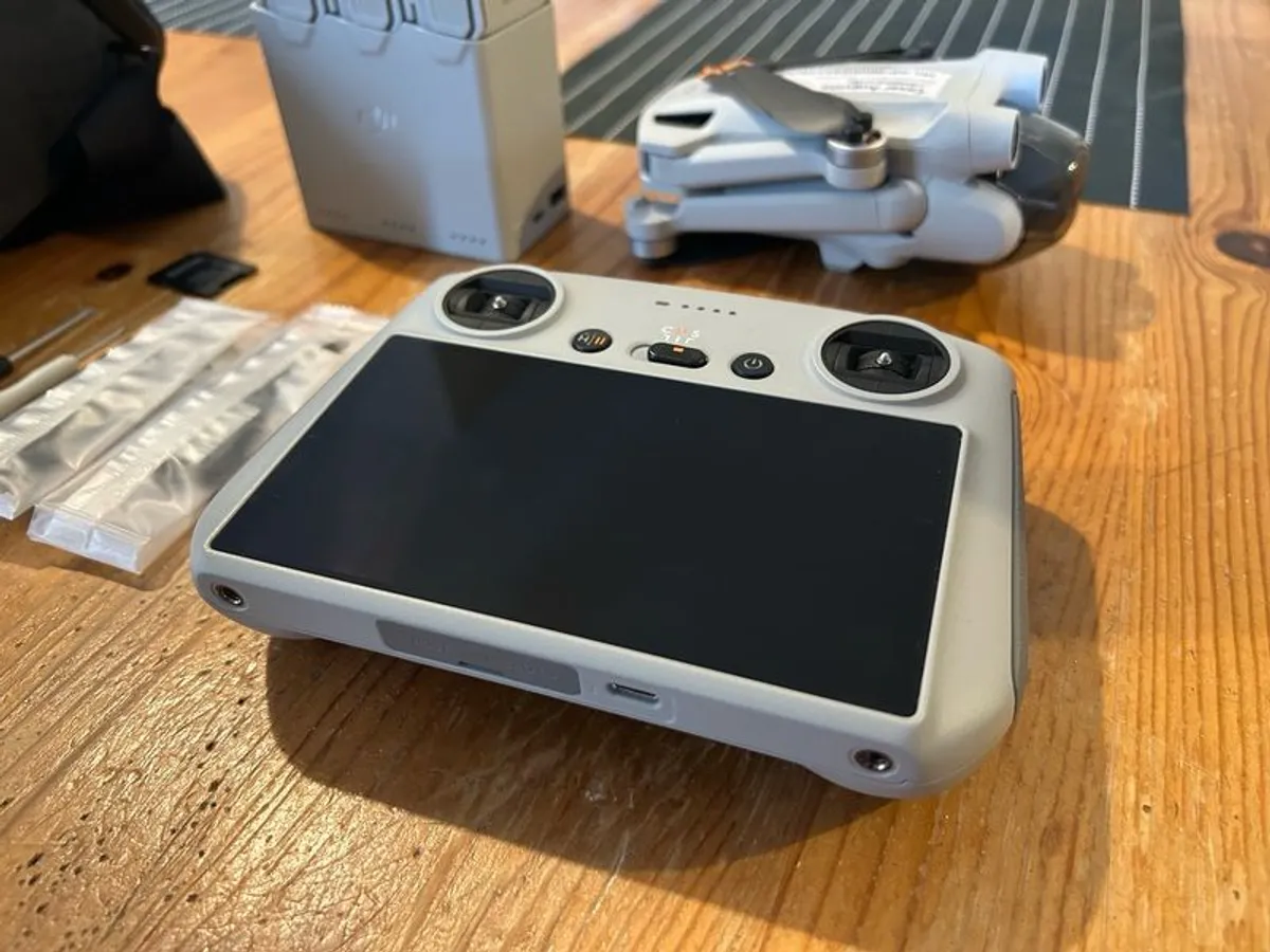 Drone DJI Mini 3 pro + fly more combo - Image 4