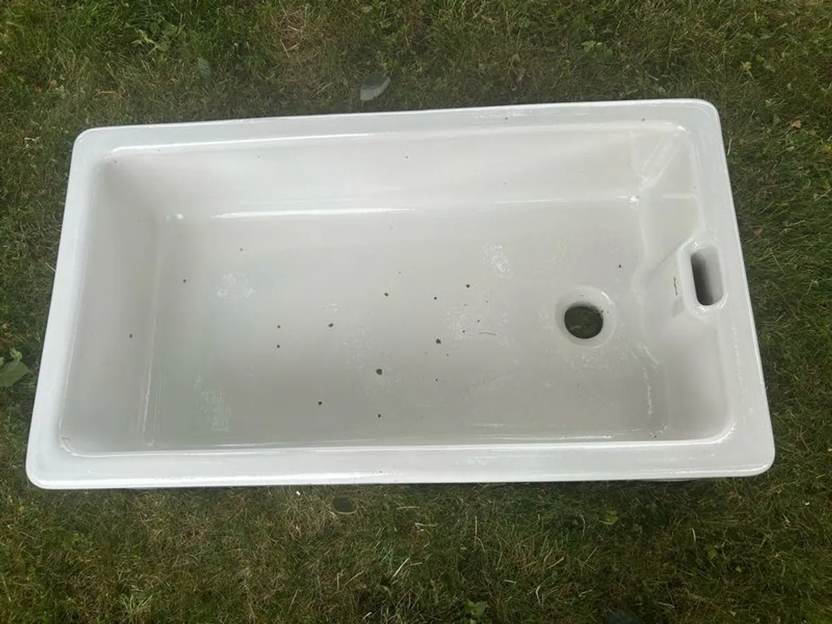 Belfast Sink bowl. - Image 1